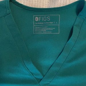 Figs Catarina scrub top in hunter green